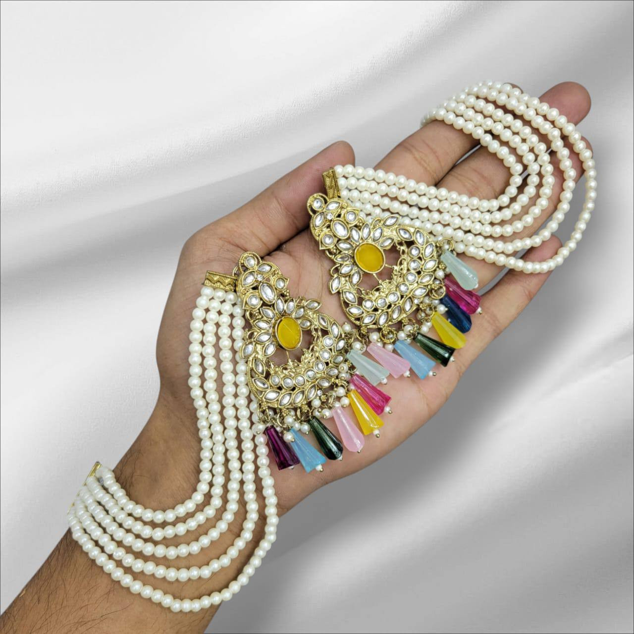 প্রিমিয়াম মাল্টি-কালার কুন্দন ও মুক্তার ঝুমকা (সাহারালতা সহ)